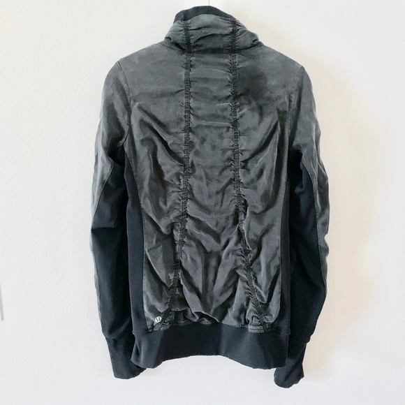 Lululemon Ruched Reversible Jacket 4 - Picture 3 of 8